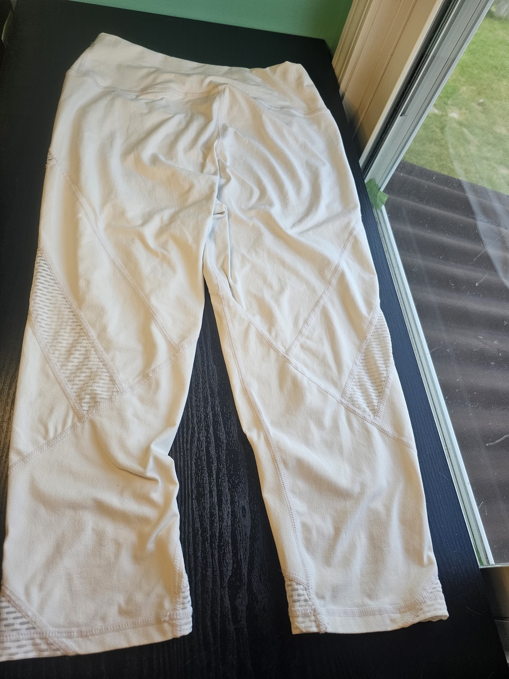 SHEIN White Athletic Capri Leggings w/ Mesh Detail Women's Size L (8-10)
